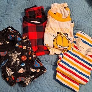 Boys size 6 Pajamas. Pants/Long Sleeve